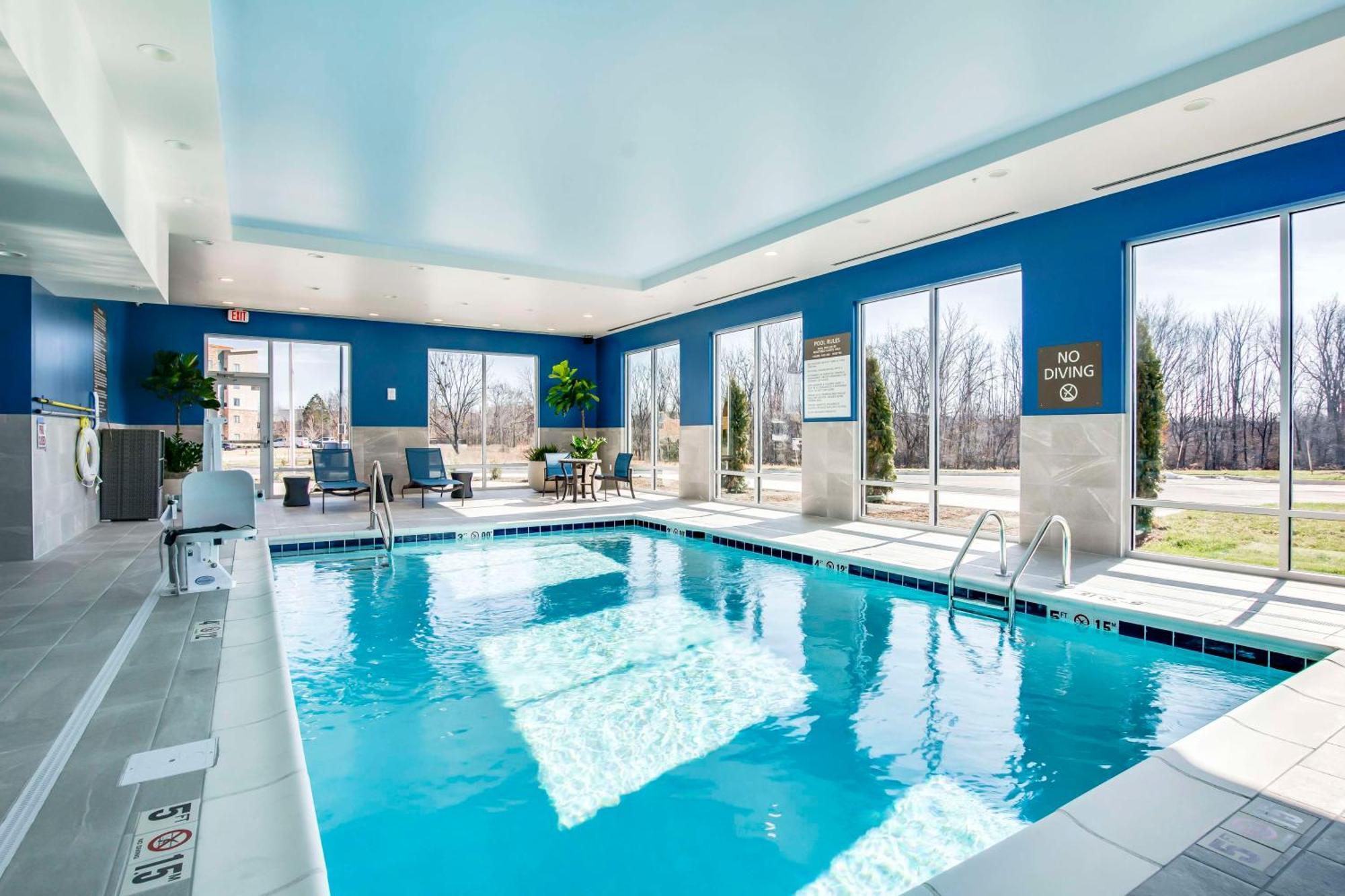 Hampton Inn & Suites By Hilton Louisville East Oxmoor Экстерьер фото